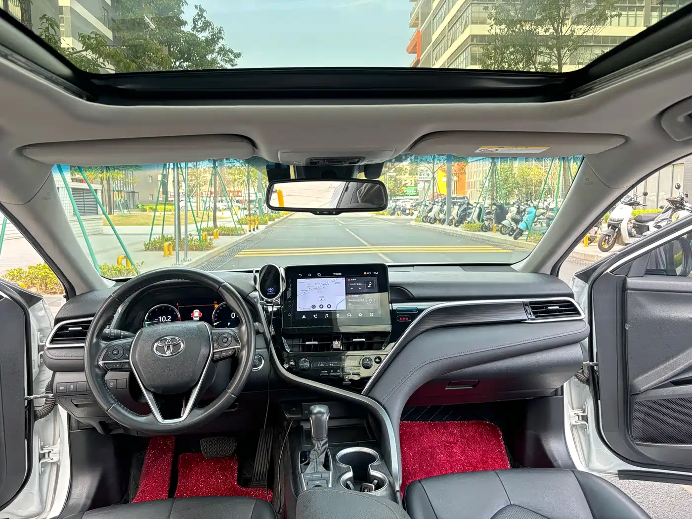 Toyota Camry 2023 2.5G Luxury Edition фото 12