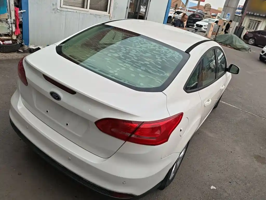 Фото 7 - Ford Focus