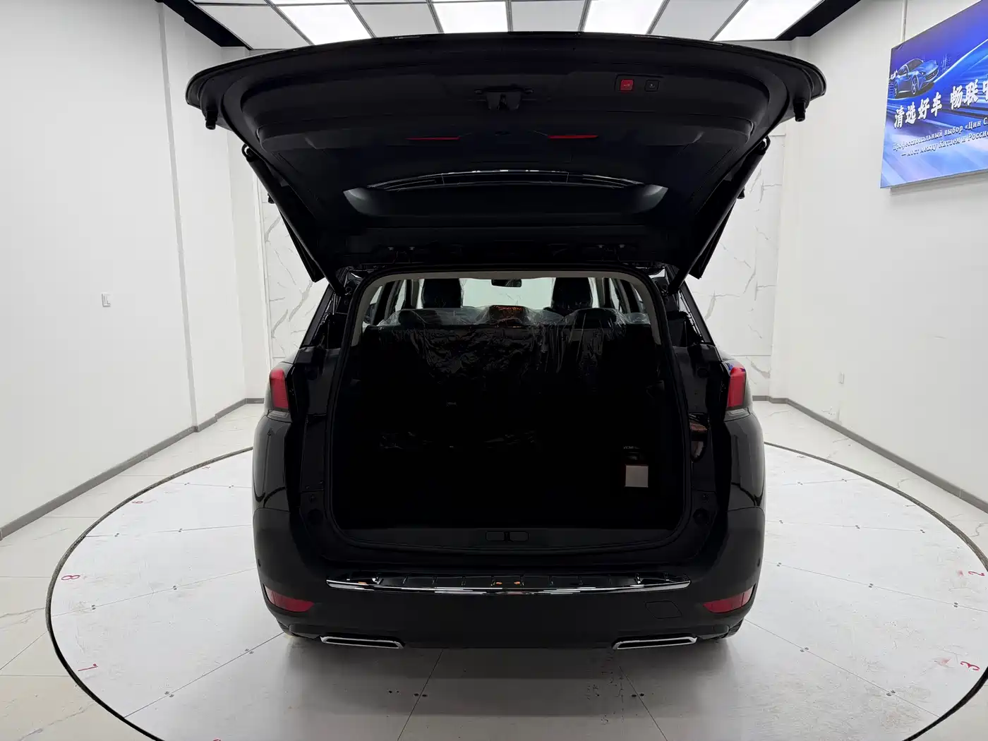 Peugeot 5008 2025 Luxury Edition фото 9