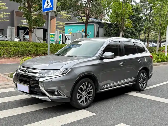 MITSUBISHI OUTLANDER