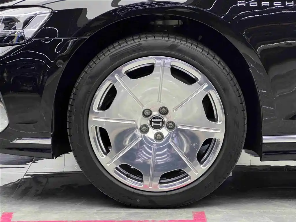 Audi A8 2025 A8L Horch Founder Edition 55TFSI фото 4