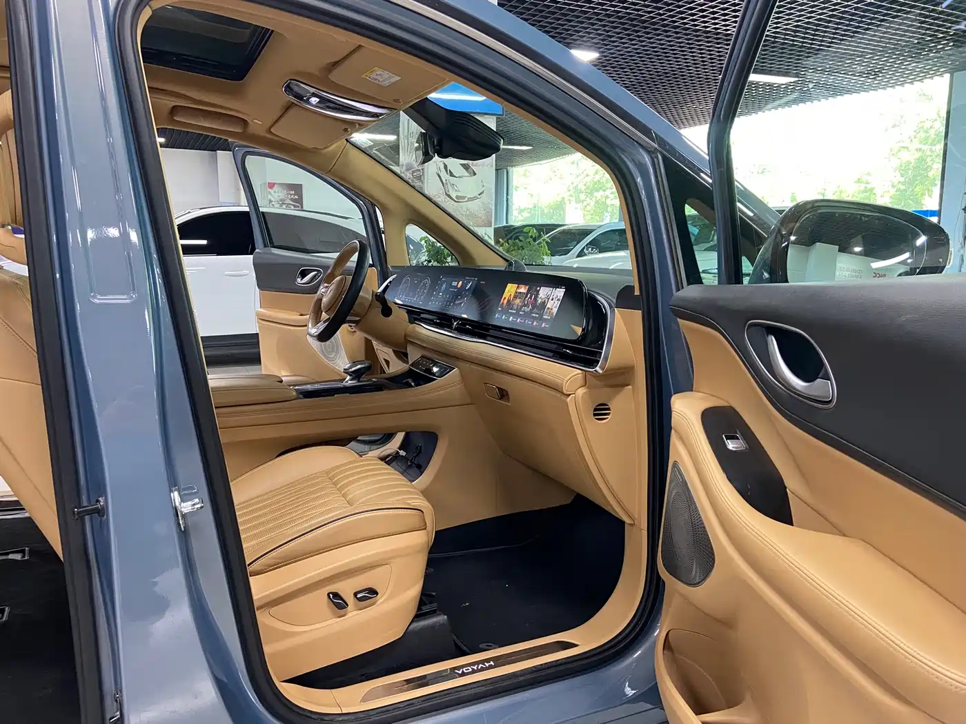 Voyah Auto Voyah Dreamer 2022 Low-carbon Dream+Smart Package фото 21