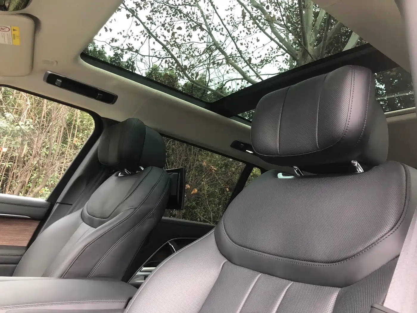 Land Rover Range Rover 2024 3.0 L6 400PS Exemplary Extended фото 17