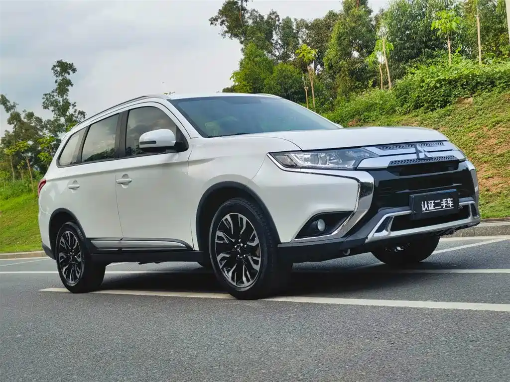 MITSUBISHI OUTLANDER