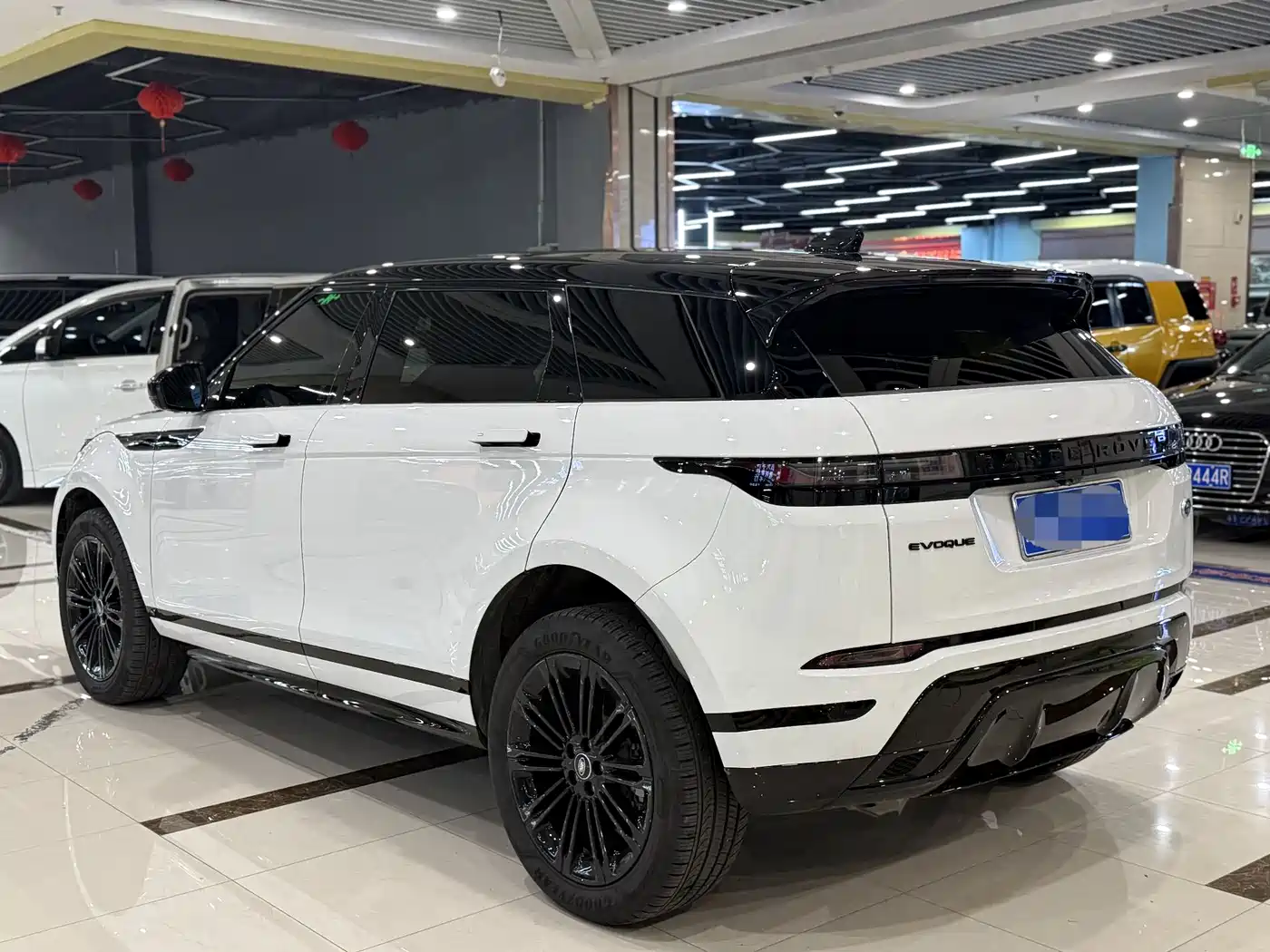 Land Rover Range Rover Evoque 2026 Range Rover Evoque L SE фото 9