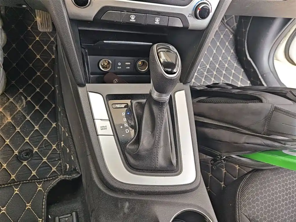 Hyundai Elantra 2016 Model 1.6L Automatic Smart Elite фото 14