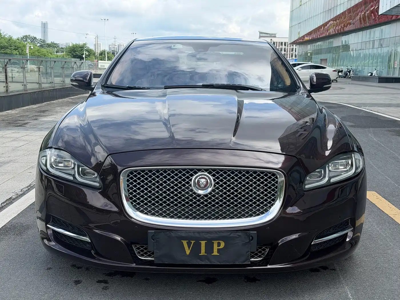 Фото 2 - Jaguar XJ