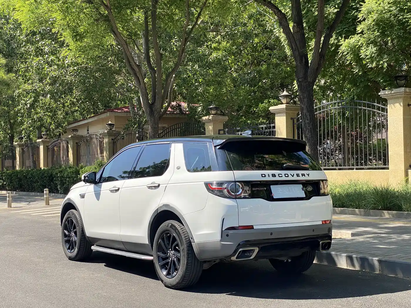 Land Rover Discovery Sport 2018 240PS SE Edition фото 4