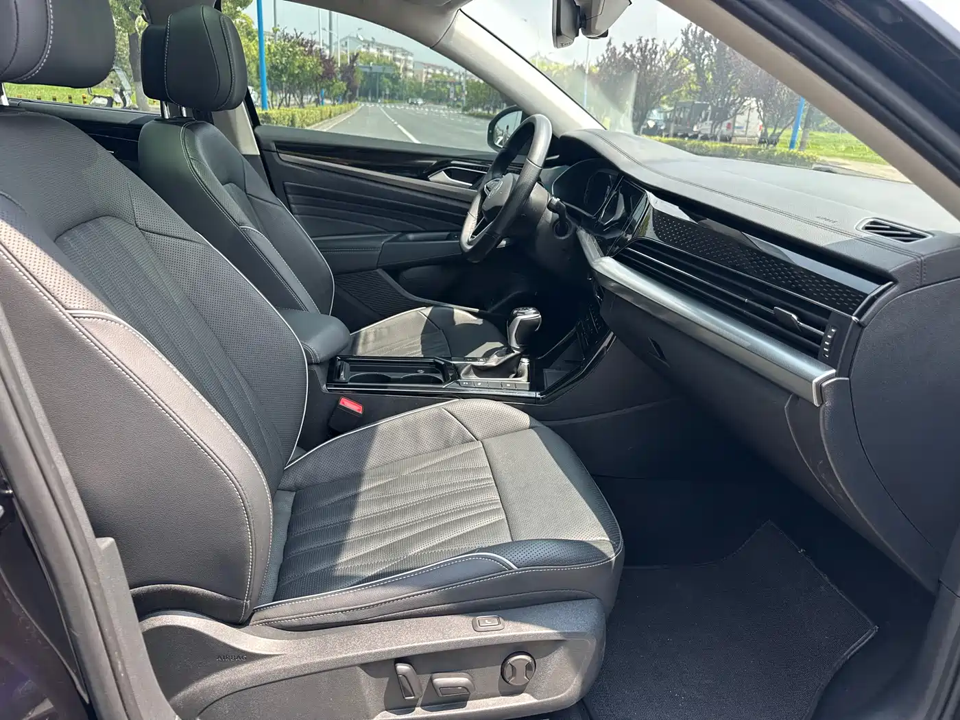 Volkswagen Passat 2022 330TSI Starry Sky Premium Edition фото 18