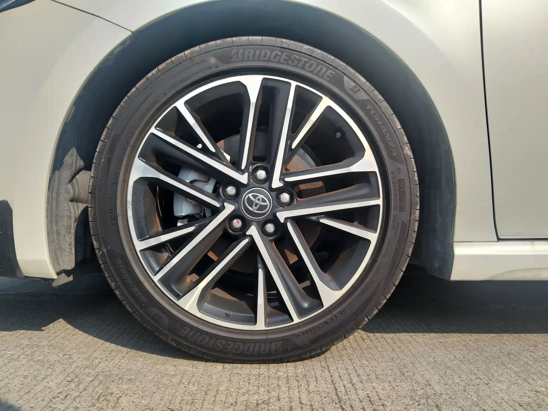 Photo 16 - Toyota Camry
