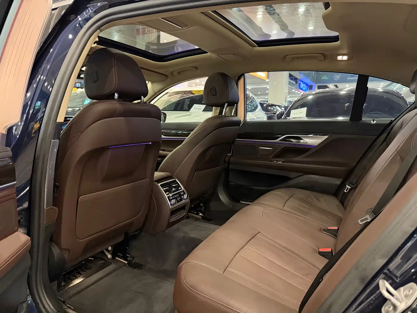 BMW 7 Series 2017 730Li Leading Edition фото 5