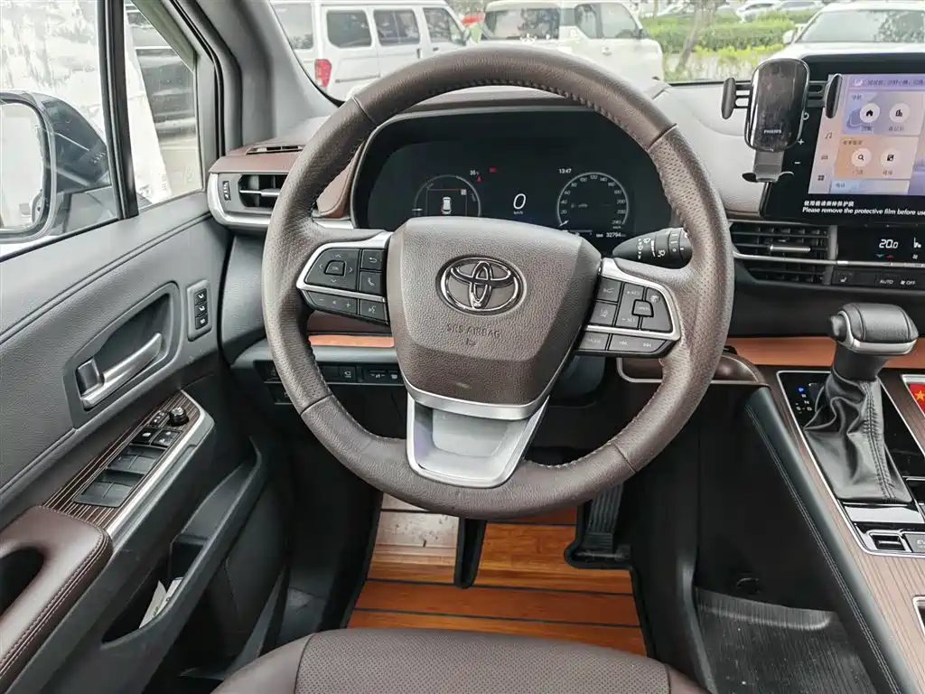 Toyota Granvia 2025 2024 2.5L Hybrid Premium PLUS 4WD Edition