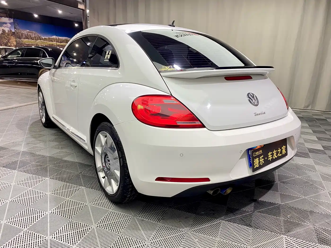 Volkswagen Beetle 2013 1.4TSI Fender Rock Edition фото 5
