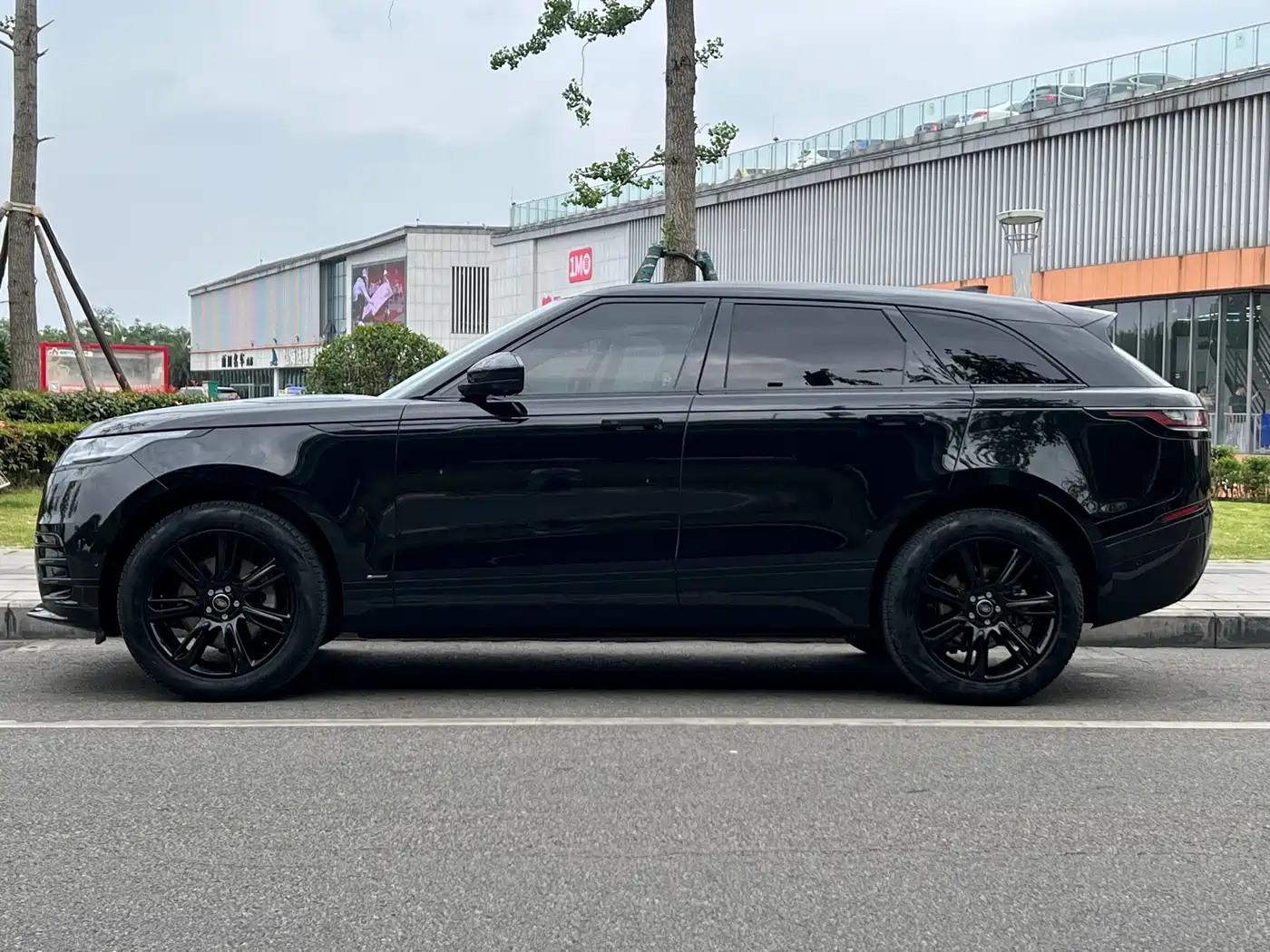 Land Rover Range Rover Velar 2022 250PS Golden Collector's Edition фото 4