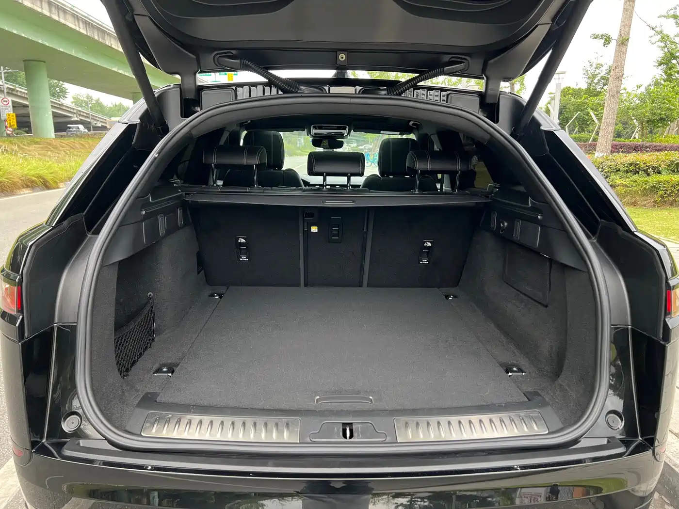Land Rover Range Rover Velar 2022 250PS Golden Collector's Edition фото 14