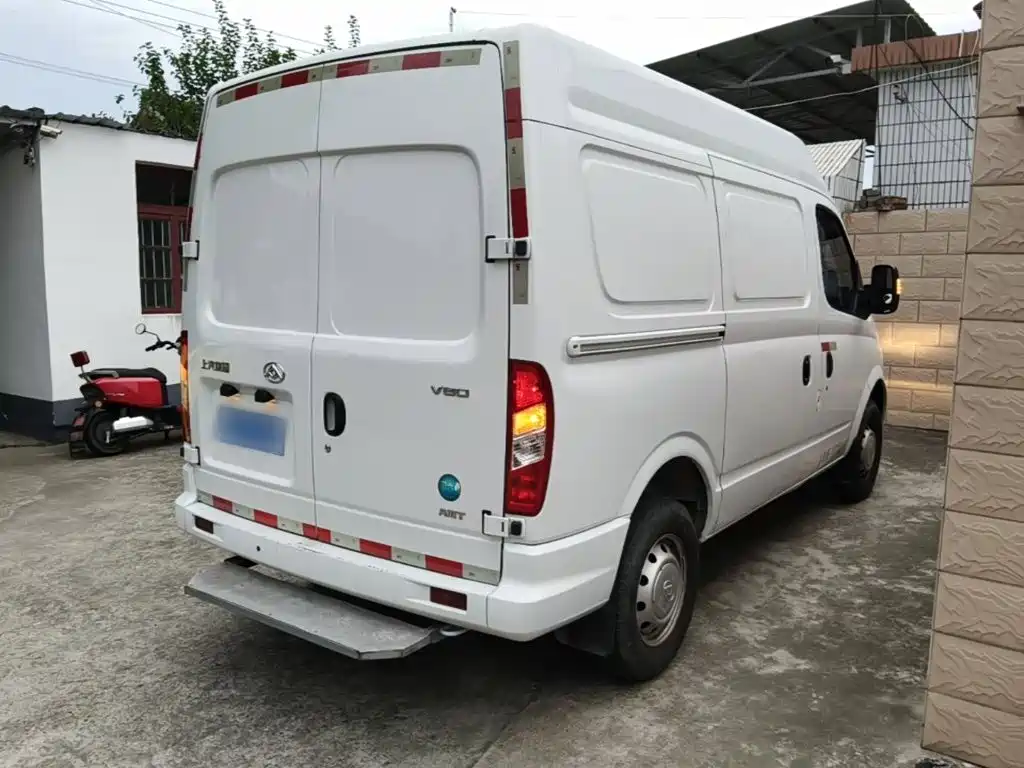 Maxus Xintu V80 2025 2024 City Delivery King PLUS Value Edition 6AMT Short Wheelbase Medium Roof 147Ps 3 Seats