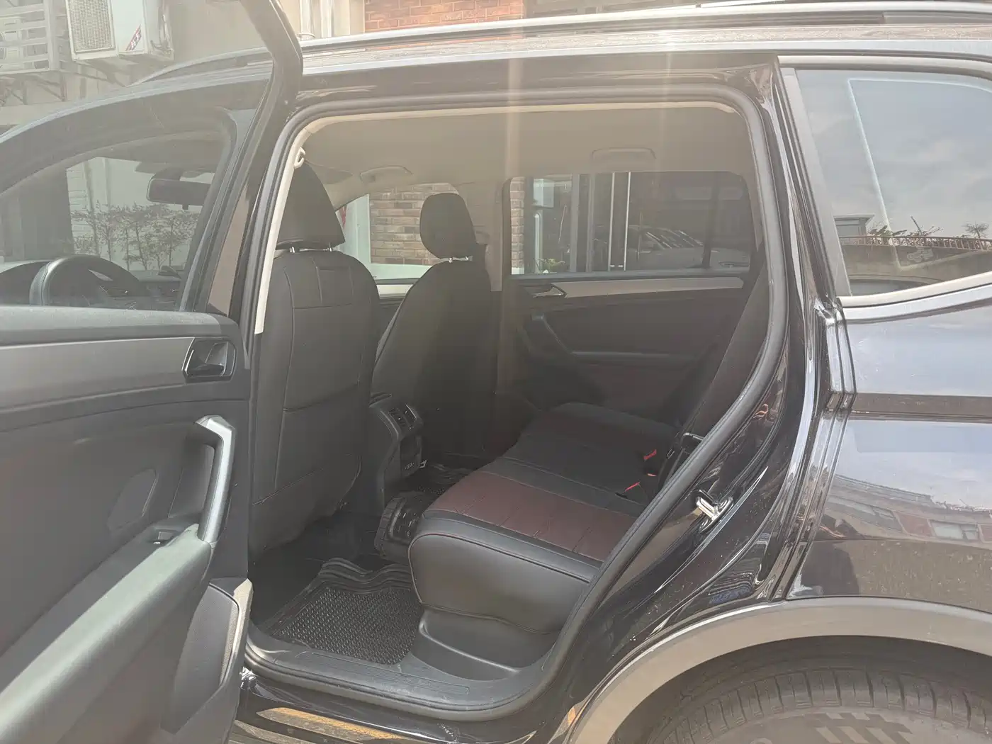 Volkswagen Tiguan L 2018 Facelift 330TSI Automatic 2WD Trend Edition фото 12
