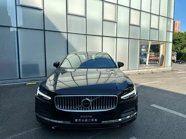 Volvo S90 2024 B5 Momentum Luxury Edition — фото 3