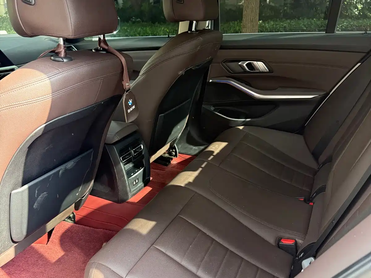 Photo 8 - BMW 3 Series