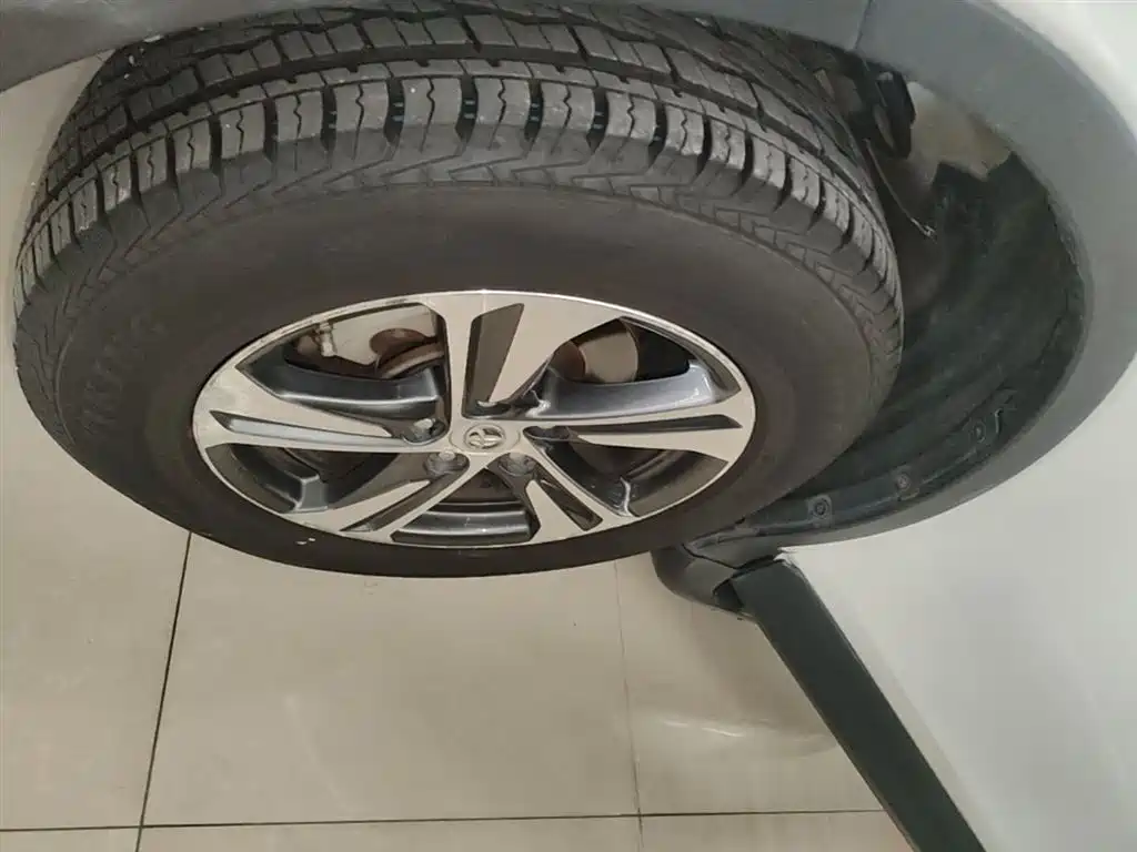 Toyota RAV4 Rongfang 2015 2.0L CVT 2WD Trend Edition фото 25