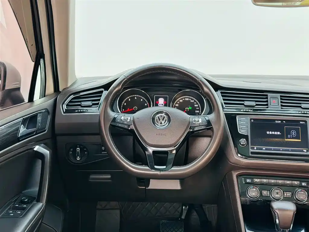Volkswagen Tiguan L 2017 330TSI Automatic 2WD Luxury Edition фото 17