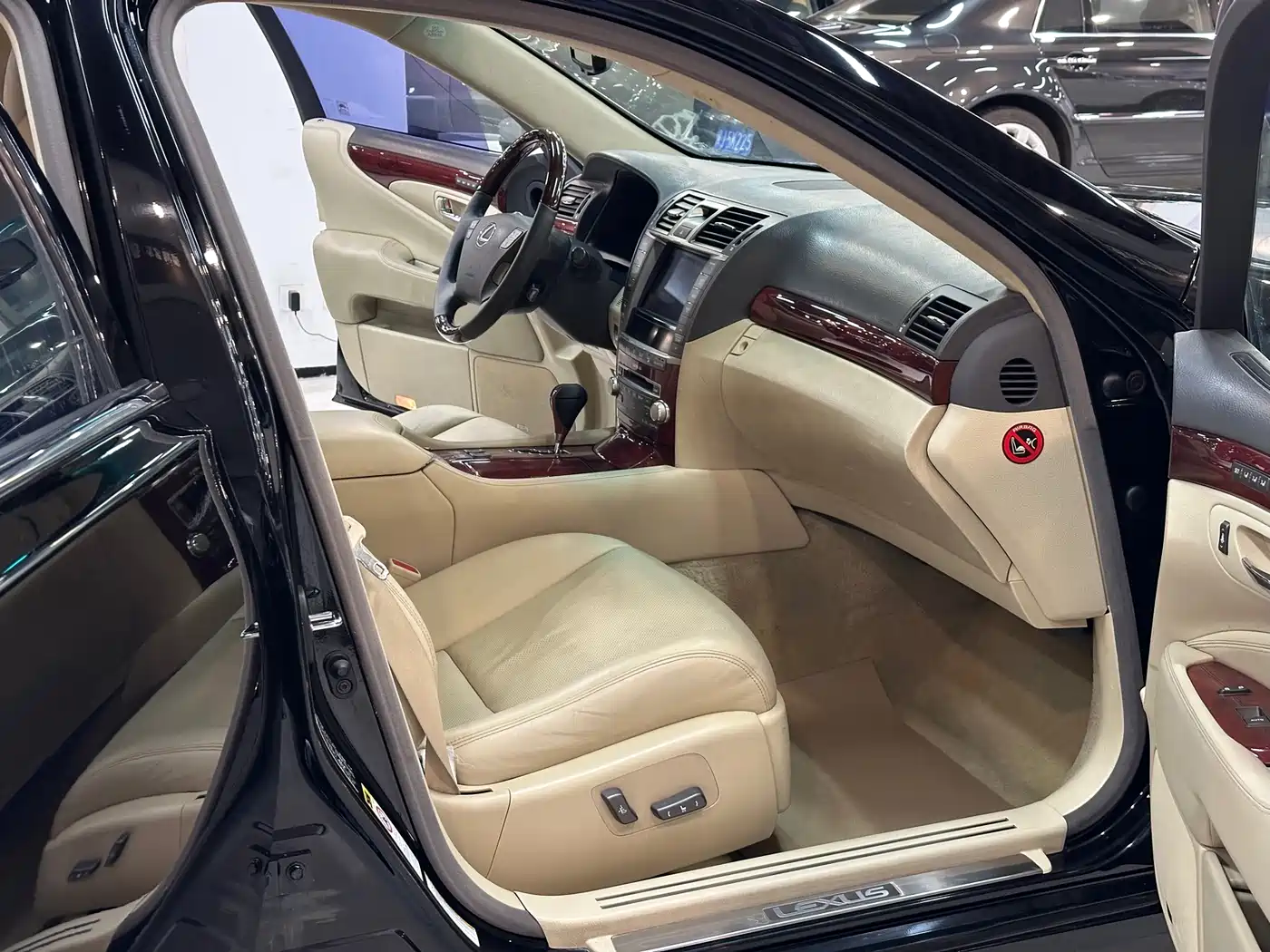 Lexus LS 2010 460L Premium Edition фото 10