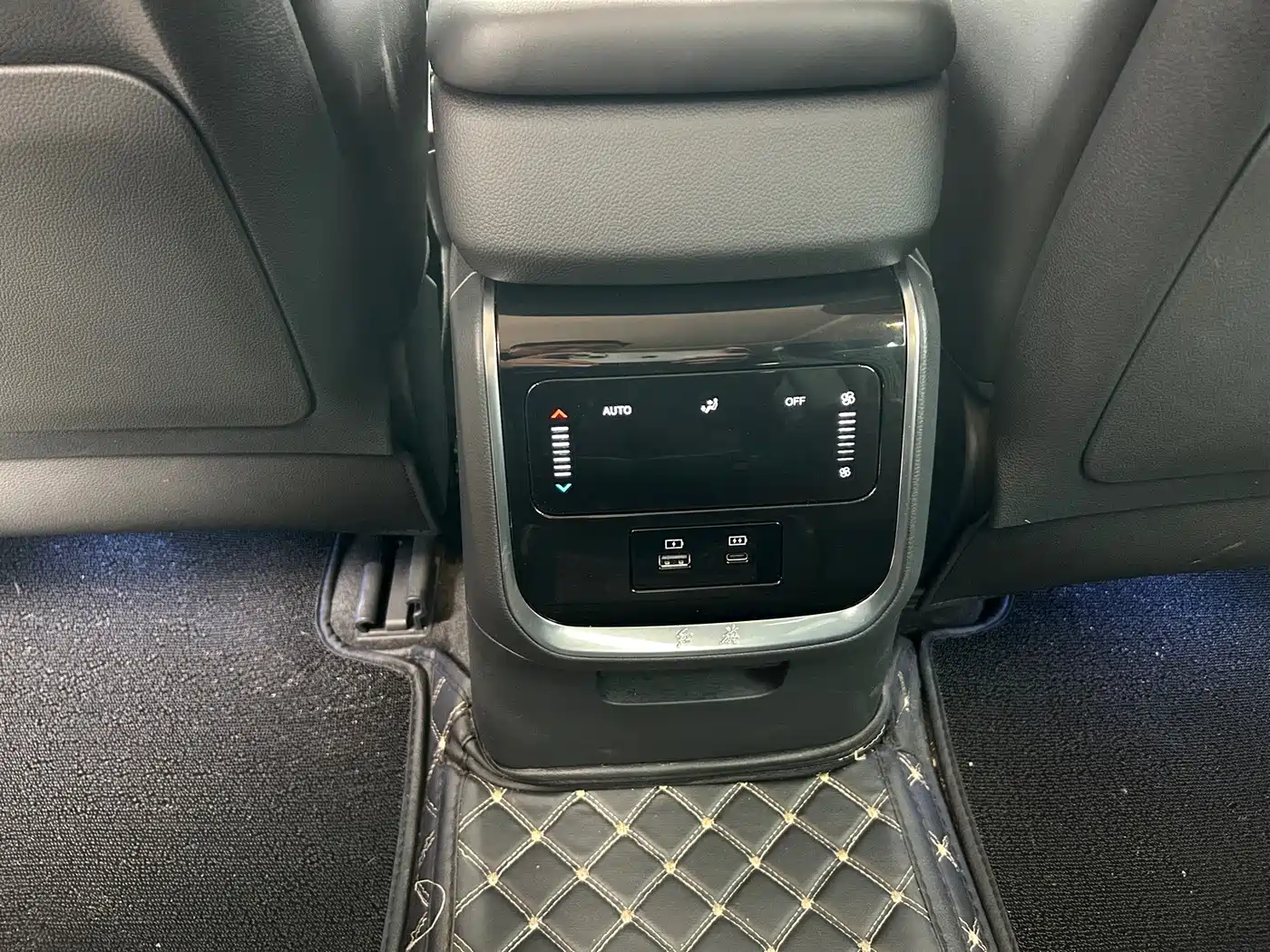 Hongqi HS7 PHEV 2024 2024 2.0T PHEV 4WD Flagship Edition 6-seater
