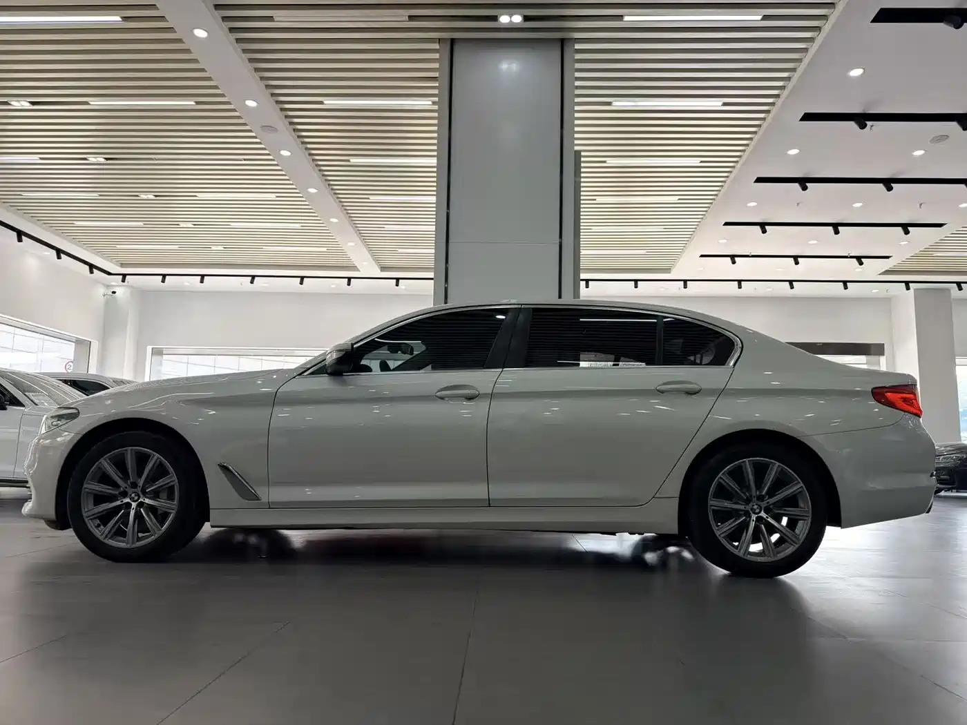 BMW 5 Series 2018 528Li Launch Special Edition фото 3