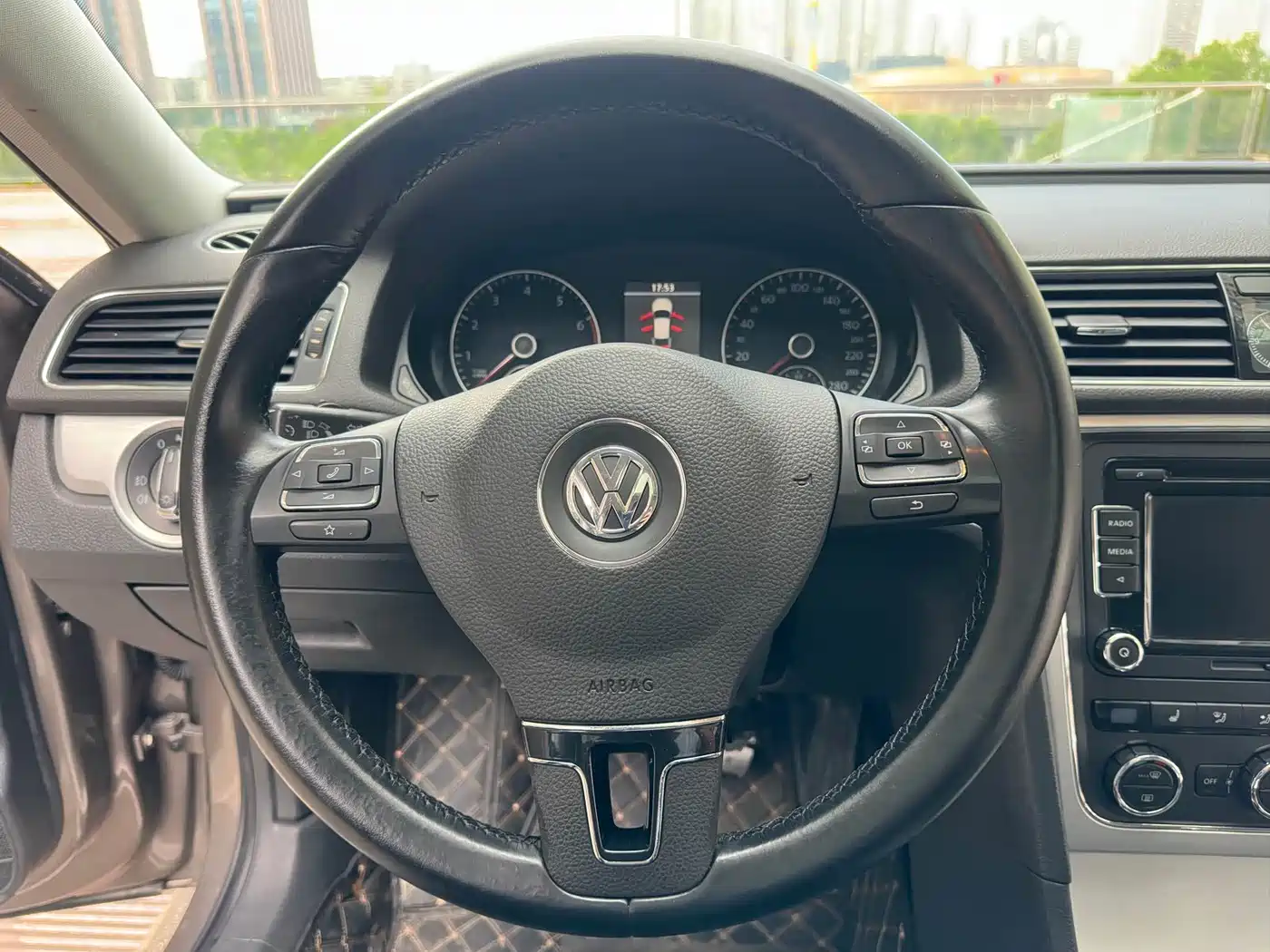 Photo 16 - Volkswagen Passat