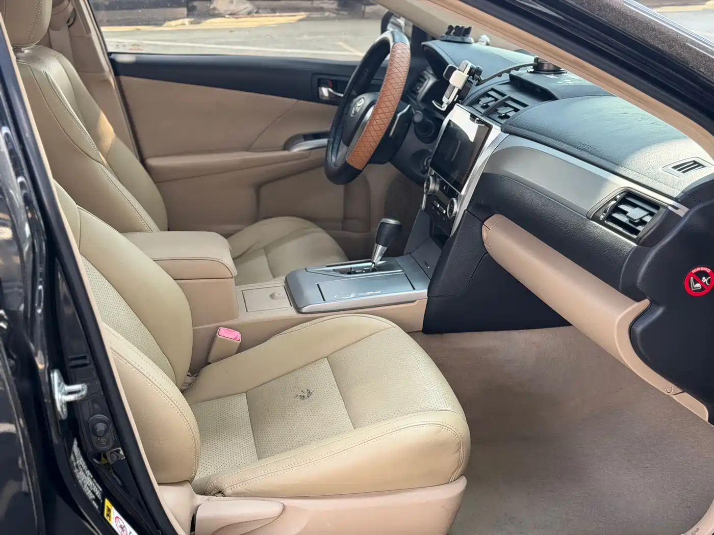 Фото 14 - Toyota Camry