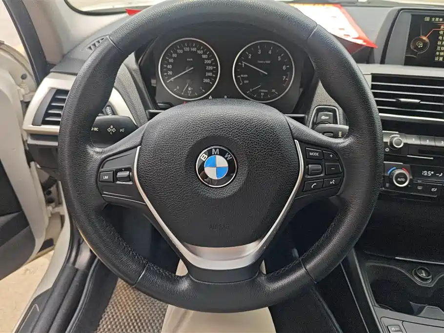 BMW 1 Series (Import) 2016 120i Leading Model фото 15