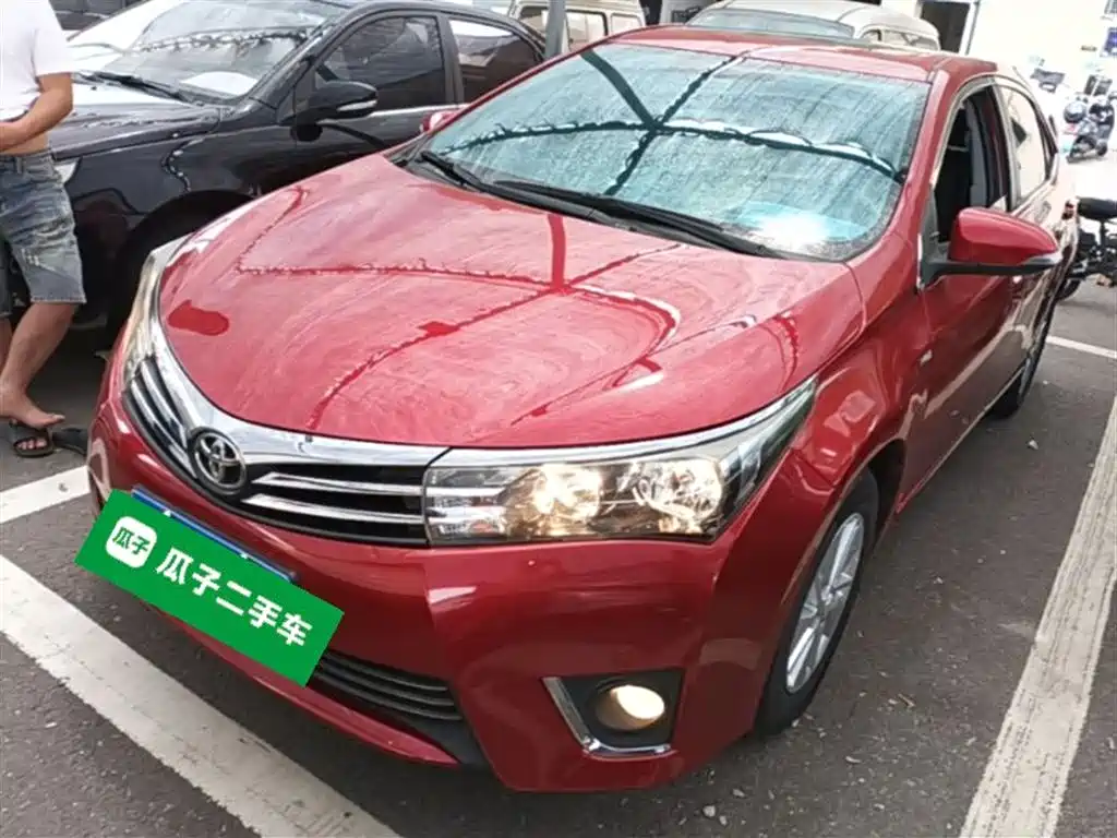 Toyota Corolla 2014 1.6L CVT GL-i фото 2