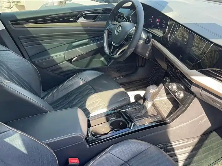 Volkswagen Passat 2019 Model 380TSI Luxury Edition China VI фото 3