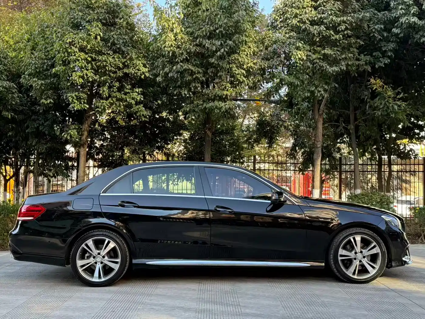 Mercedes-Benz E-Class 2015 E 320 L Luxury 4MATIC фото 15