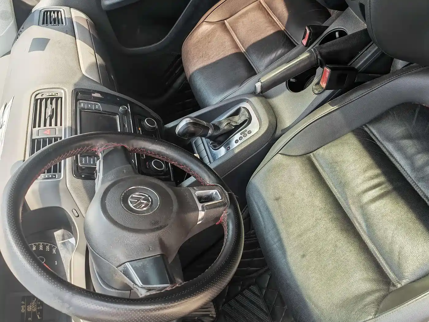 Volkswagen Sagitar 2014 1.6L Automatic Comfort фото 5