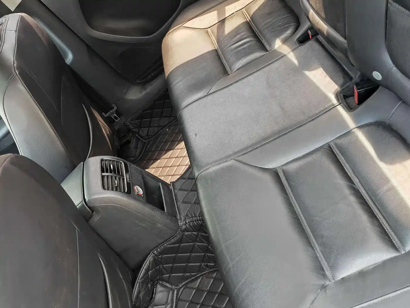 Volkswagen Sagitar 2014 1.6L Automatic Comfort фото 4