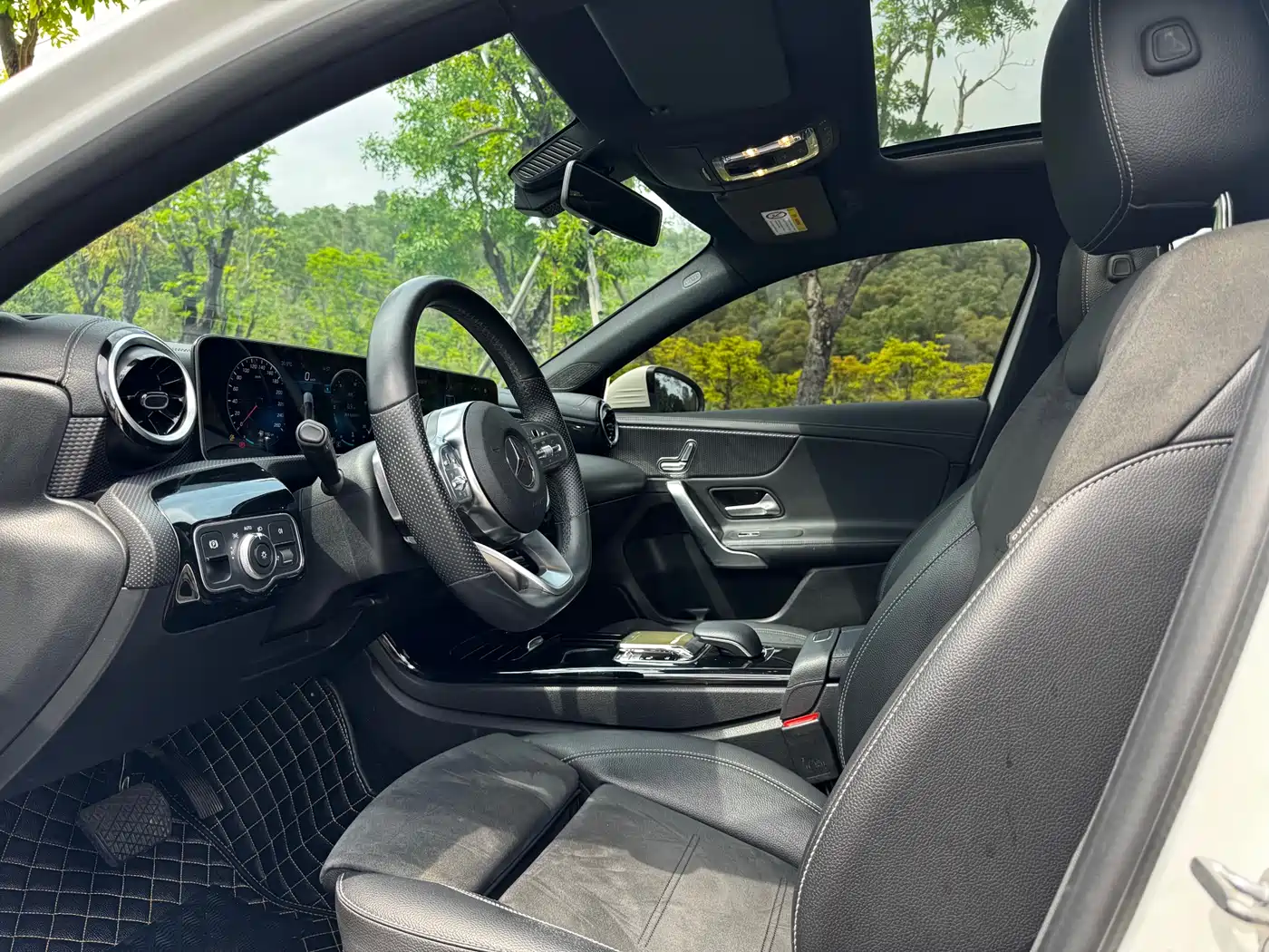 Mercedes-Benz A-Class 2019 Facelift A 200 L Sports Sedan фото 4