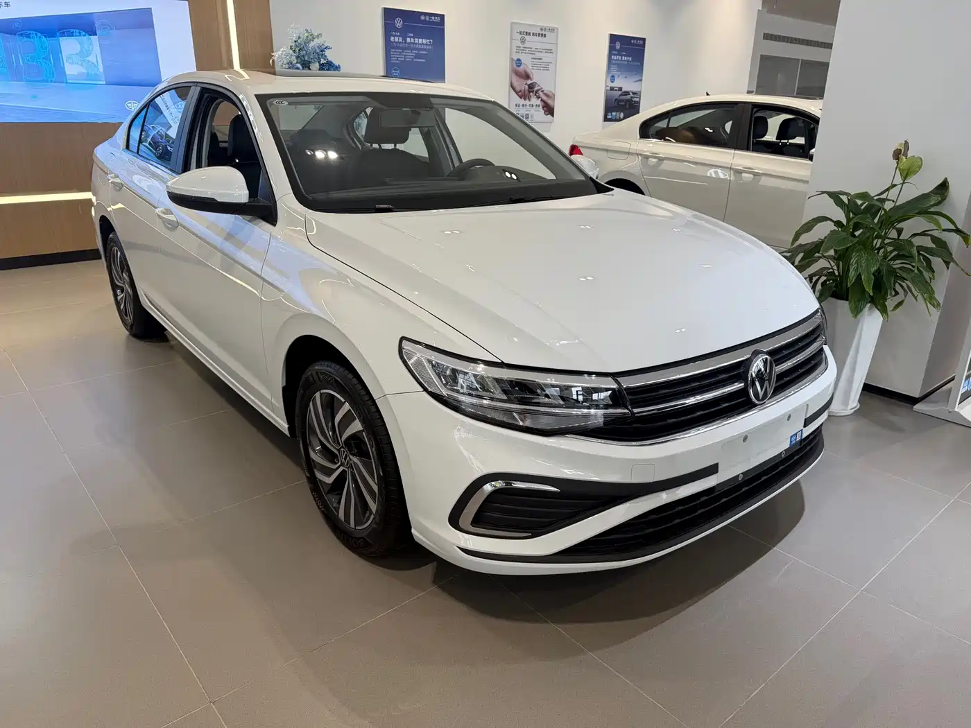 VOLKSWAGEN BORA