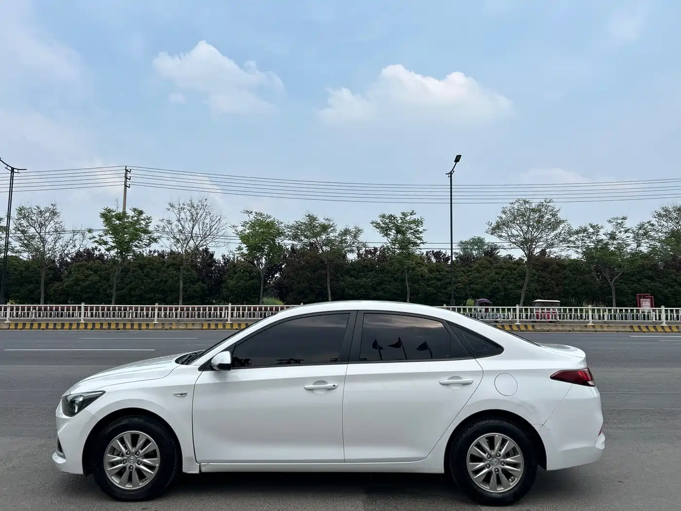 Hyundai Elantra 2018 1.6L Automatic Pleasing Edition GL China VI фото 2