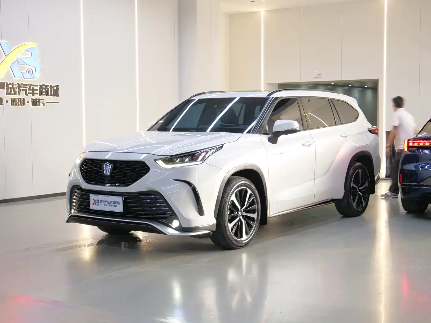 Toyota Crown Kluger 2023 2.5L HEV AWD Luxury Edition