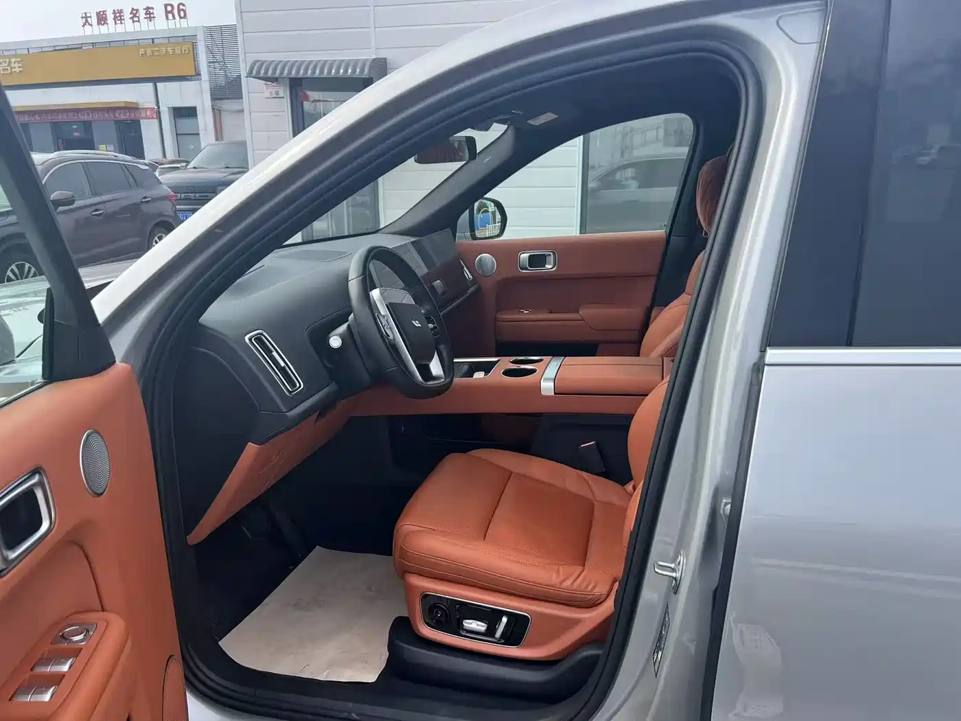 Фото 4 - Li Auto Li L8
