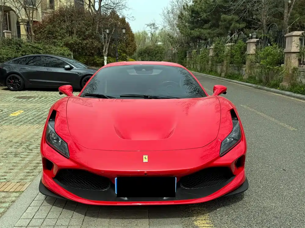 FERRARI F8