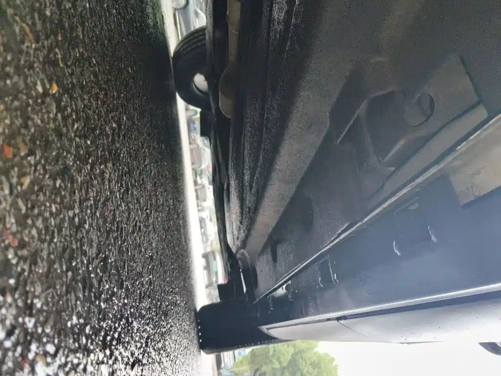 Photo 18 - Ford Escape