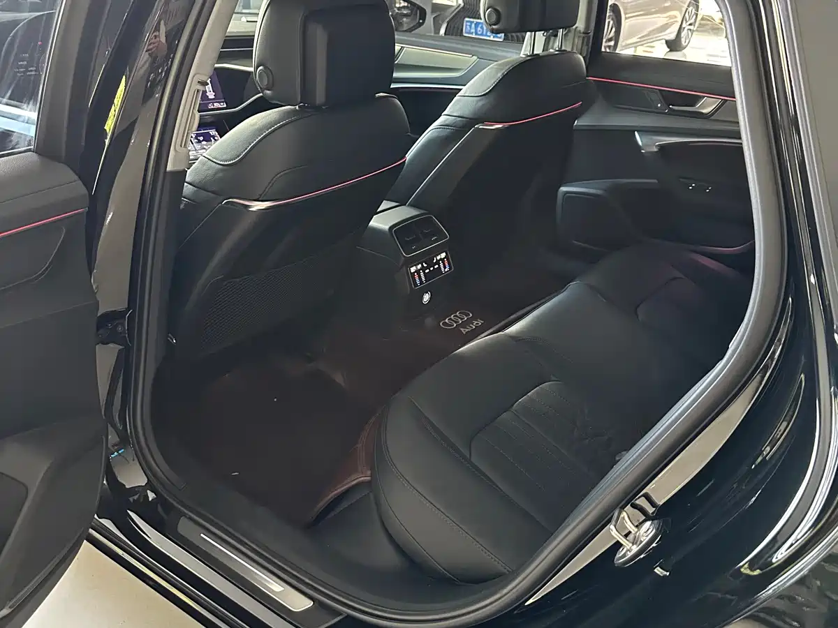 Фото 5 - Audi A6L