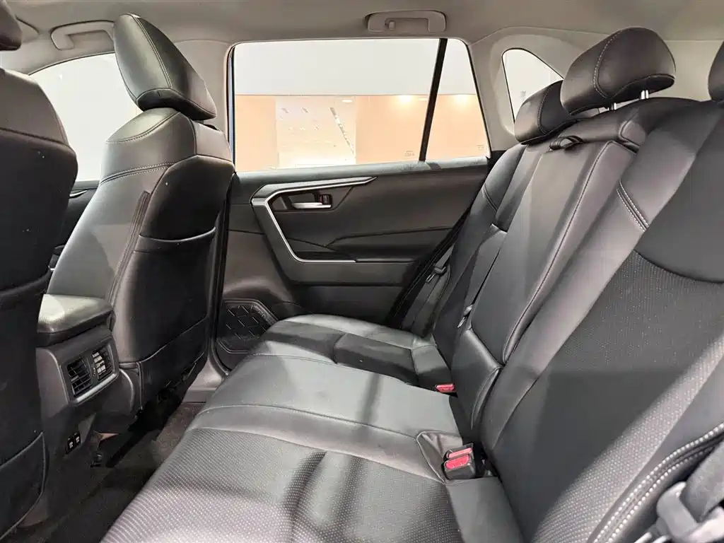Toyota RAV4, миниатюра 8