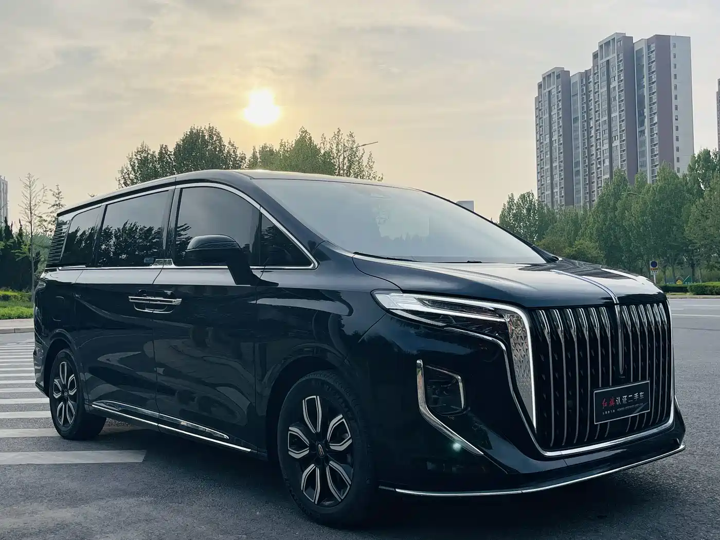 Hongqi HQ9 2023 2.0T Smart Connect Flag Enjoy Edition фото 3