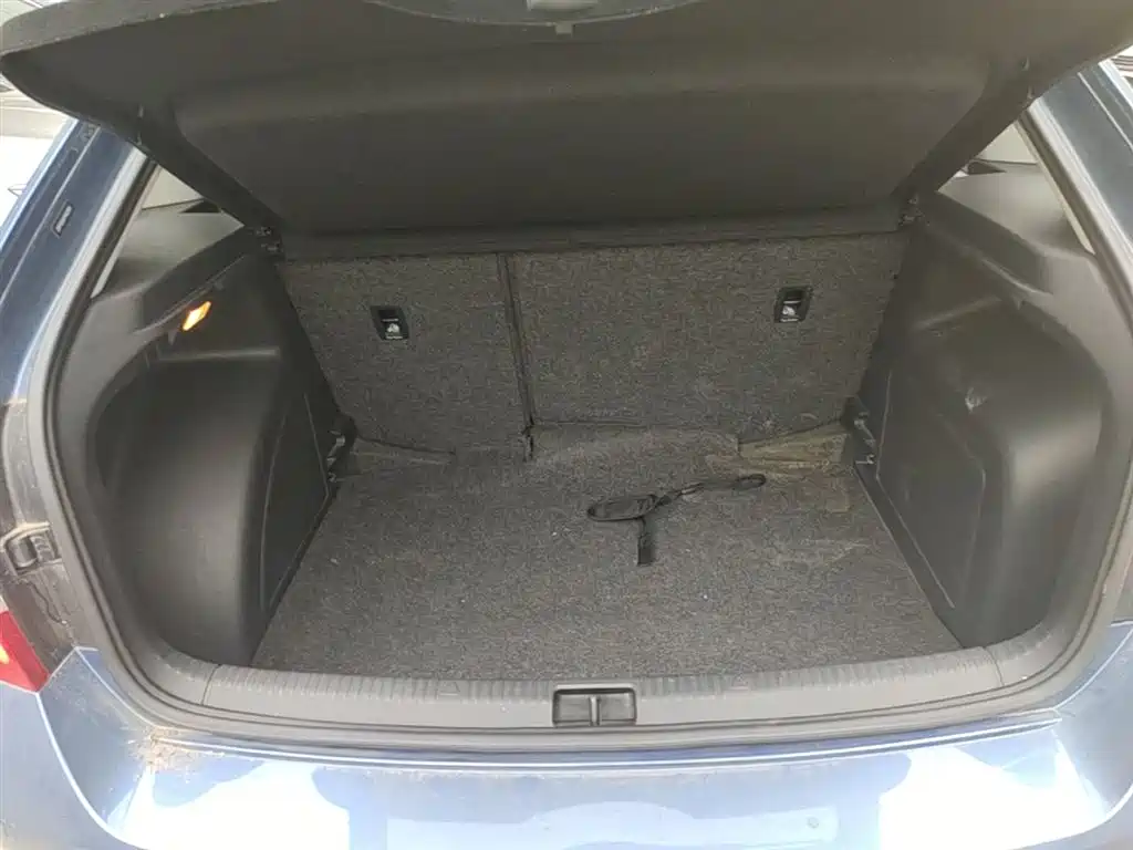 Škoda Skoda Rapid Spaceback 2016 1.6L Manual Pioneer Edition фото 19