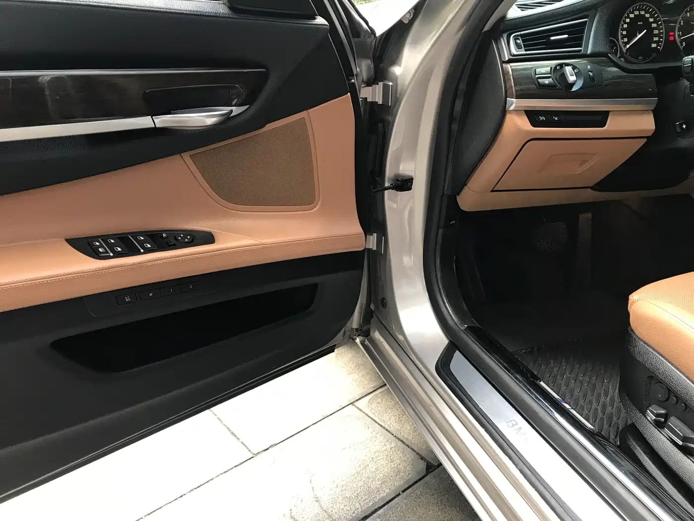 BMW 7 Series 2009 740Li Luxury фото 9
