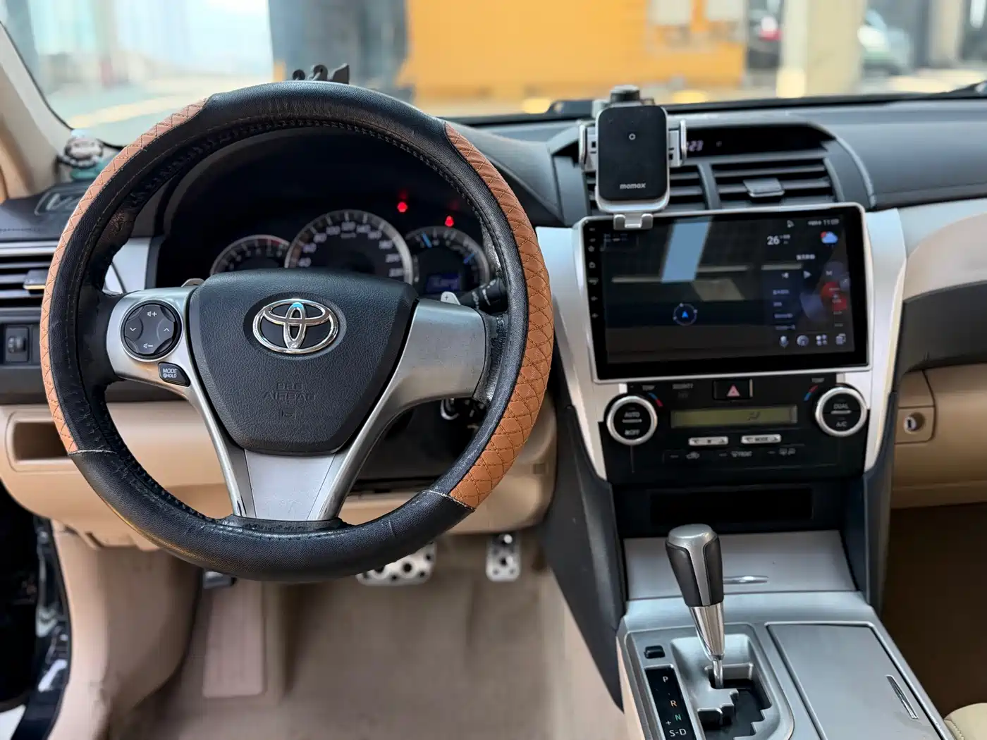 Фото 11 - Toyota Camry