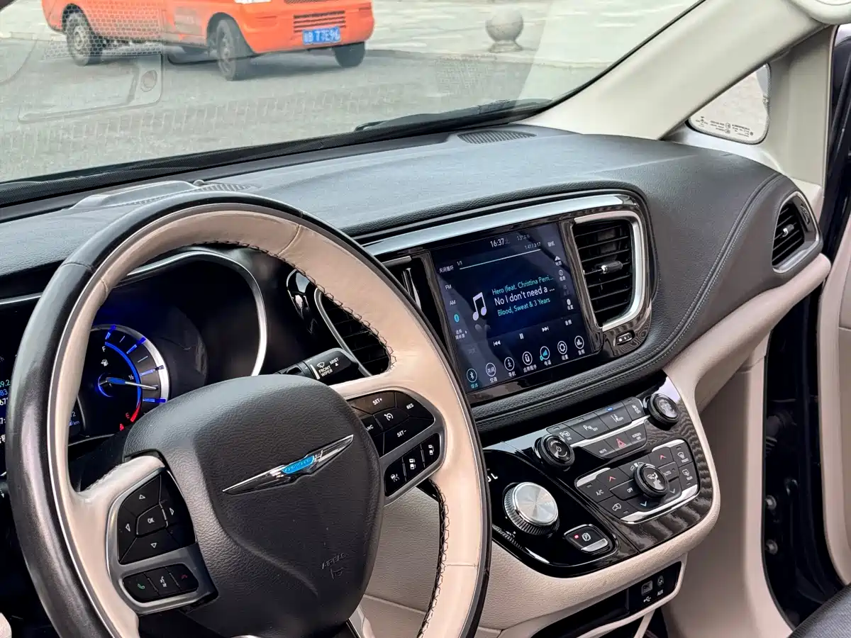 Chrysler Grand Caravan PHEV (Import) 2019 3.6L Plug-in Hybrid фото 6